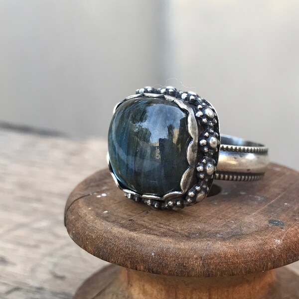 Hand Made Sterling Silver RéglableRing avec square labradorite et détail floral