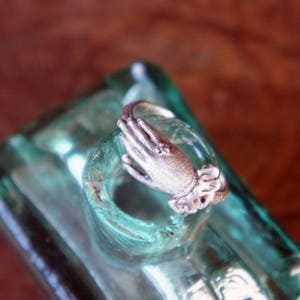 Solid Silver Antique Ladies Cuffed Hand Georgian-Style Ring image 3