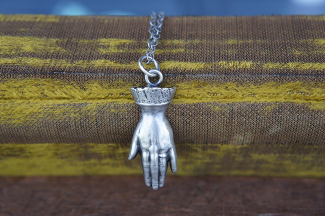 Victorian Style Ladies Cuffed Hand Necklace Solid Silver Chain