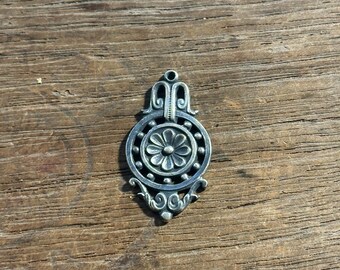 Vintage French SILVER PLATED Brass Stamping/Antique Style/French Findings/Ornate Floral Pendant/Earring Pendant/Victorian Style/1pc