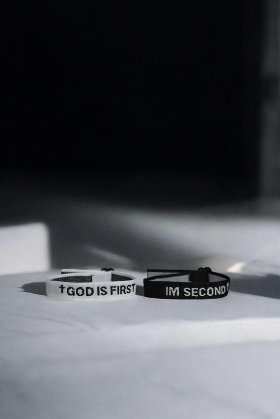 Braccialetto God Is First In Gomma Bracciale Cristiano In Gomma God Is