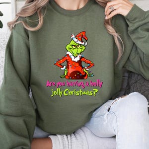 ホリー ジョリー グリンチマス、グリンチ クリスマス スウェットシャツ、グリンチマス セーター、クリスマス ギフト シャツ、レトロ ホリデー ジャンパー、グリンチ ファミリー シャツ