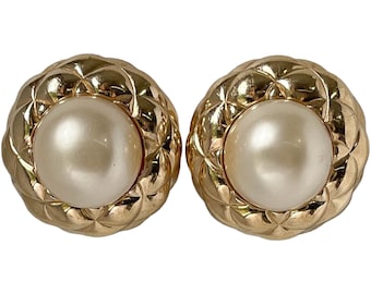1980s Ciner Oversized Faux Pearl Embossed Puffy Quilted Gold Plated Metal Vintage Runway Cat Walk Couture Clip Earrings