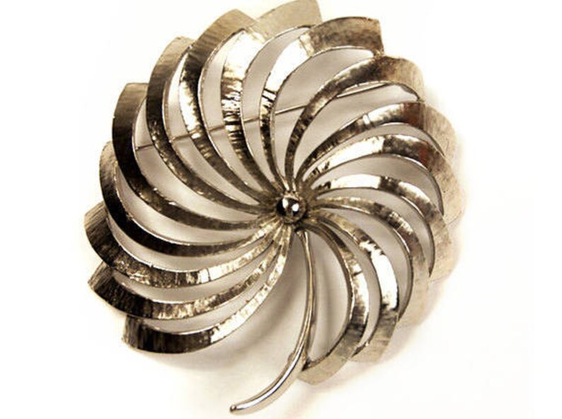 1980s Monet Curved Flower Pinwheel Florentine Silver Tone Oversized Flower Mid Century Designer Jewellery Vintage Pin Brooch