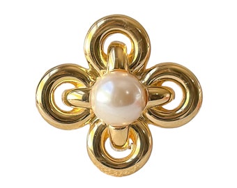 1990s Joan Rivers Gold Plated Metal Faux Pearl Vintage Open Design Flower Floral Classic Collection Figural Pin Brooch