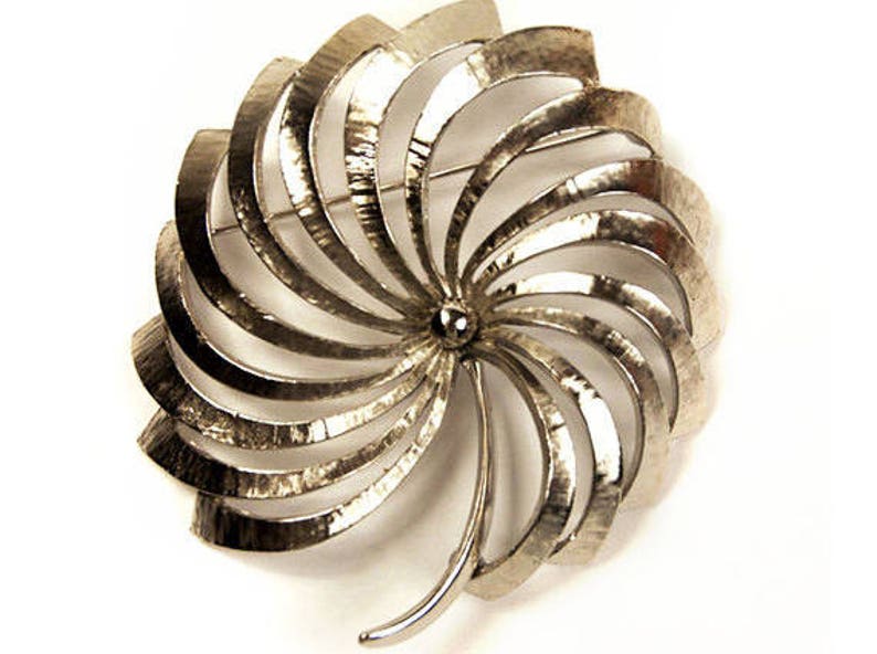1980s Monet Curved Flower Pinwheel Florentine Silver Tone Oversized Flower Mid Century Designer Jewellery Vintage Pin Brooch