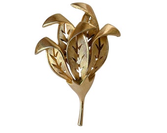 1960s Crown Trifari Polished & Matte Gold Plated Vintage Figural Open Design Dimensional Flower Floral Mid Century Pin Brooch