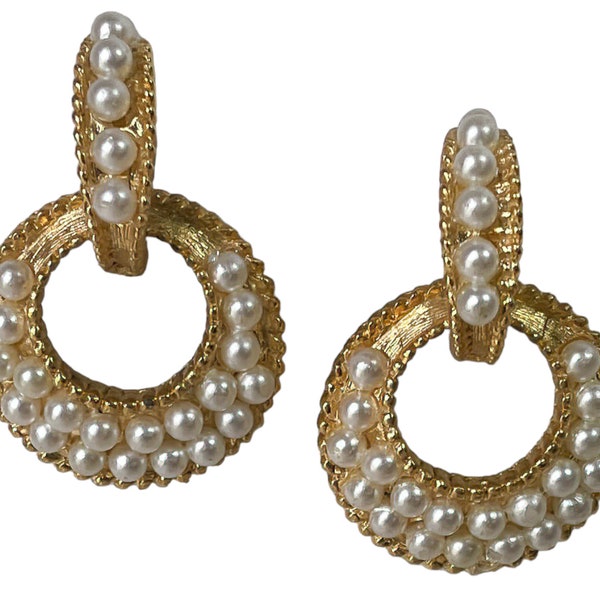 1960s Textured Gold Plated Faux Pearl Vintage Circular Round Door Knocker Articulated Luxe Clip On Earrings