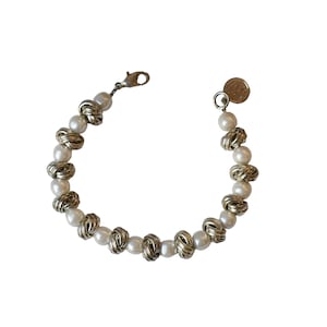 1990s AKII Milky White Faux Pearls & Silver Tone Love Knots Vintage Beaded Anne Klein Single Strand Bracelet