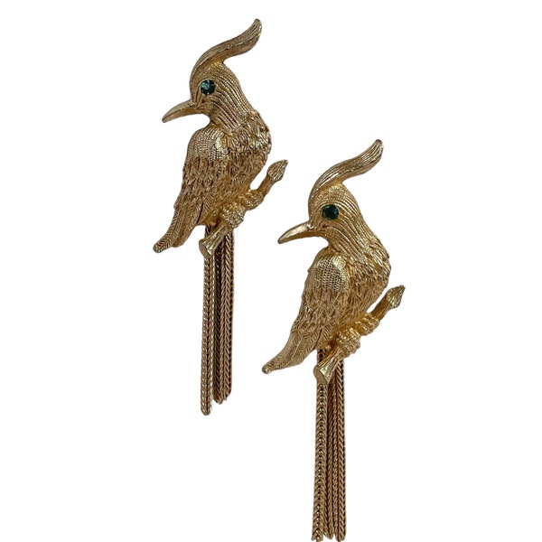 1960s Pair of Textured Gold Plated Emerald Green Rhinestone Vintage Woodpecker Figural Chain Tailfeather Bird Figural Scatter Pins