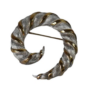 1960s Kramer of New York Silver & Gold Dimensional Curved Comma Curlicue Vintage Mid Century Pin Brooch