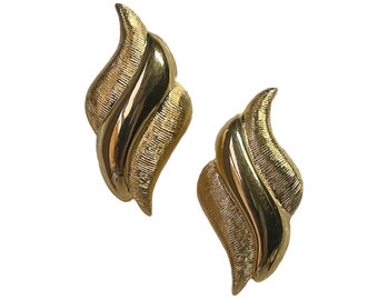 1980s Napier Polished & Textured Ribbed Gold Plated Curved Vintage Angel Wing Couture Post Back Stud Pierced Earrings