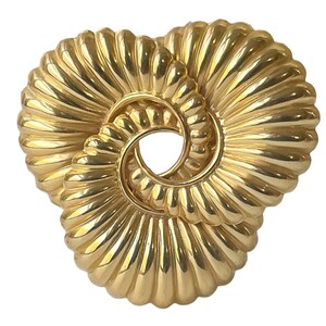 1980s Polished Gold Plated Fluted Design Vintage Curved Dimensional Intertwined Circles Stylized Pin Brooch
