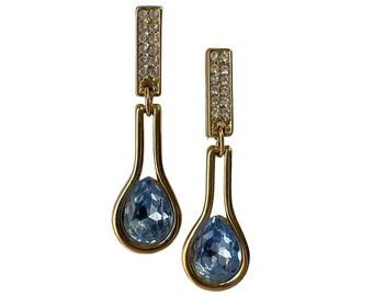 1990s Monet Vergoldeter hellhimmelblauer Kristalltropfen Ohrringe mit Strasssteinen Vintage Reto Art Deco Ohrstecker