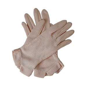 1960s Kayser Pink Nylovent Wrist Length Vintage Nylon Made in USA Women&#39;s Lady&#39;s Gloves Size 6.5