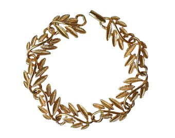 1980s Napier Textured & Polished Gold Plated Open Design Chic Feminine Vintage Leaf Link Bracelet