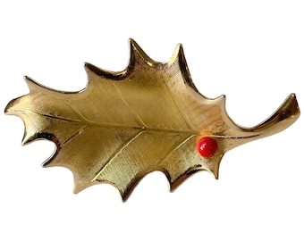 1960s 1970s Giovanni Gold Plated with Red Bead VIntage Holly Leaf & Berry Christmas FIgural HolidayPin Brooch