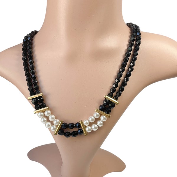 Noir de jais double rang à facettes et fausses perles des années 1960 avec entretoises rondelles de strass blancs collier de perles vintage ras de cou