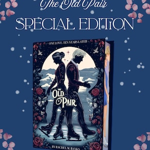 Peut inclure: Couverture du livre "The Old Pair: Special Edition" avec un couple patinant sur glace. Le fond est bleu foncé avec des motifs floraux et de papillons. Le titre et le nom de l'auteur sont en blanc.
