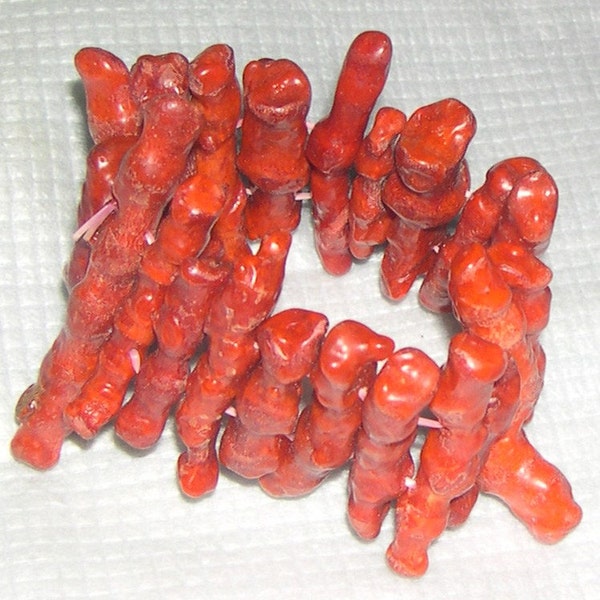 Vintage Chunky Fake Coral Stretch Bracelet