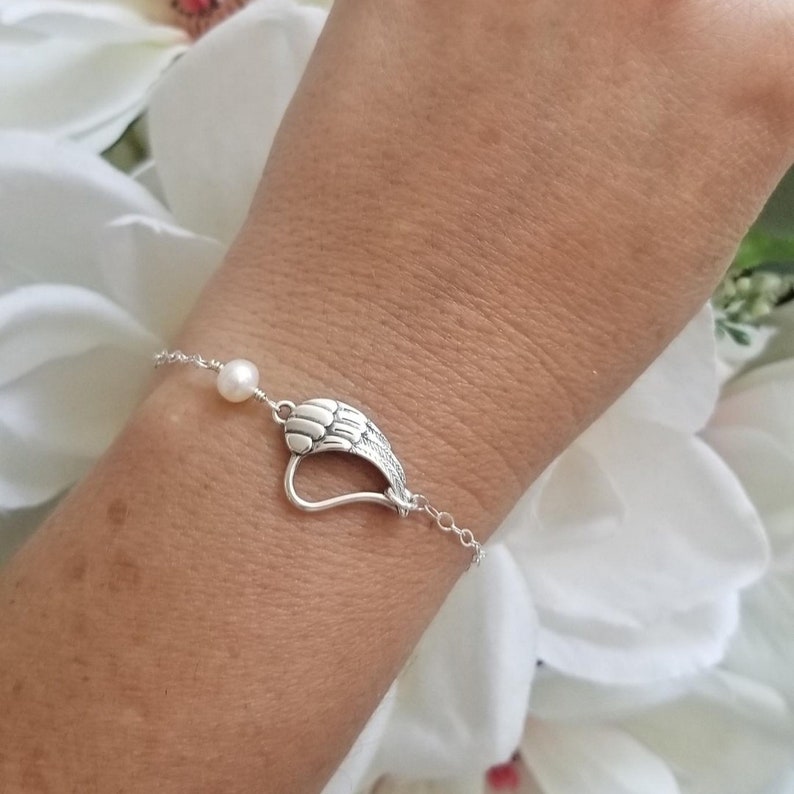 Angel Wing Heart Bracelet Mother of the Bride Gift Wedding Jewelry Mother of the Groom Gift Freshwater Pearl Bracelet Thank You Gift