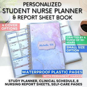 Op de afbeelding: Een gepersonaliseerde studentenverpleegkundige planner en rapportboek met een omslag met aquarelontwerp. De planner bevat waterdichte plastic pagina's en een permanente marker. Inclusief studieplanner, klinische planning en verpleegrapportbladen.