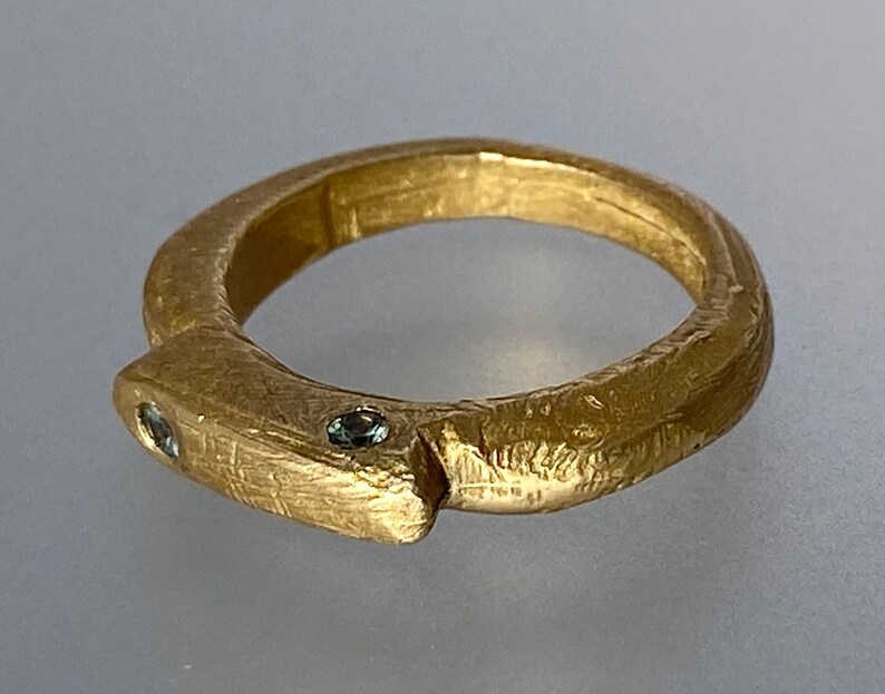 Bronze Ring with Scattered Gems.