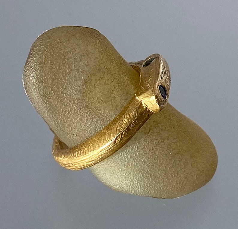 Bronze Ring with Scattered Gems.