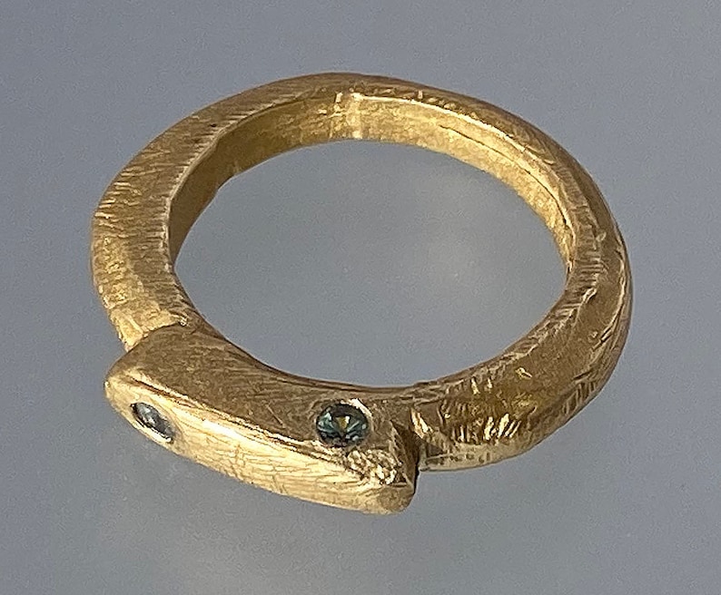 Bronze Ring with Scattered Gems.