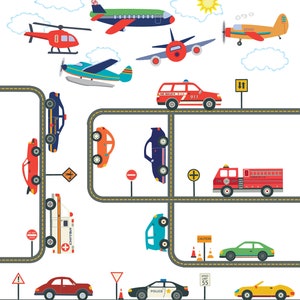 Puede incluir: Una colorida ilustraci&oacute;n con varios veh&iacute;culos y aviones. La imagen incluye un helic&oacute;ptero rojo, varios aviones y coches de diferentes colores, incluyendo un coche de polic&iacute;a y una ambulancia. Tambi&eacute;n son visibles se&ntilde;ales de tr&aacute;fico y el texto "CAUTION" y "SPEED LIMIT 55".