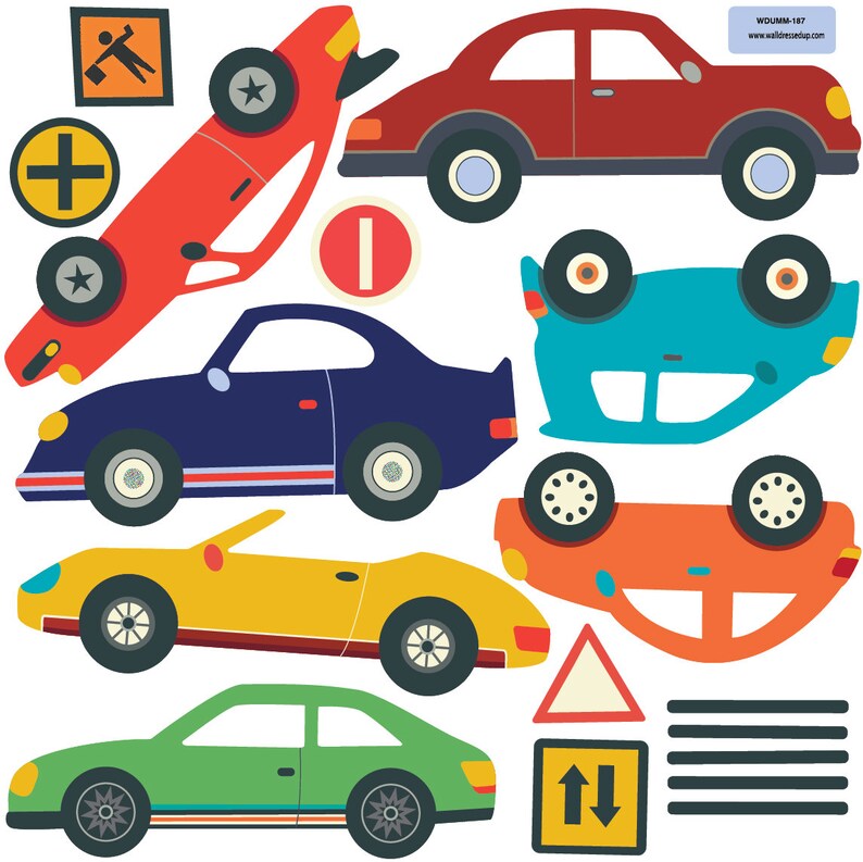 Puede incluir: Una colecci&oacute;n de coches de dibujos animados coloridos en rojo, azul, amarillo, verde y naranja, junto con se&ntilde;ales de tr&aacute;fico. Los coches se representan en varias posiciones, algunos boca abajo. Las se&ntilde;ales incluyen una cruz, una se&ntilde;al de stop y una se&ntilde;al de obras.