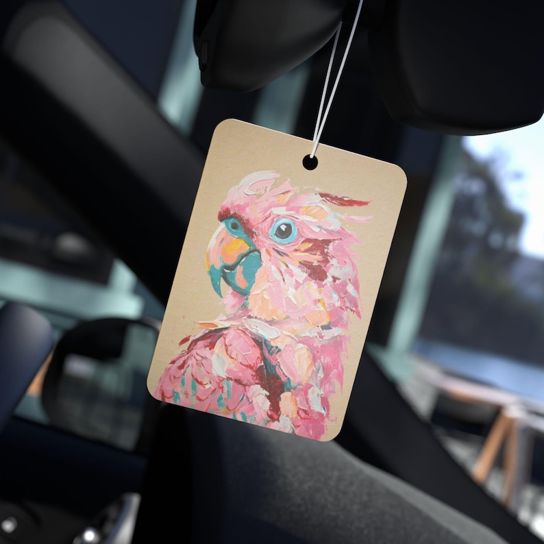 Pink Cockatoo Car Air Freshener: New Car, Pine & Black Ice Scents afbeelding 1