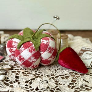 Tomato Pincushion ~Vintage Textile Pin Keep~ Traditional Pincushion