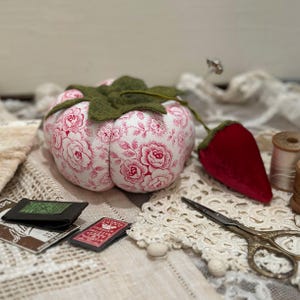 Tomato Pin Cushion~Vintage Textiles, Traditional Tomato Pincushion, Pinkeep