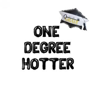 One Degree Hotter Abschlussfahne 16 Zoll | Abschlussfeier Jahrgang 2025 Mottoparty Doktor Bachelor of Science Abschluss