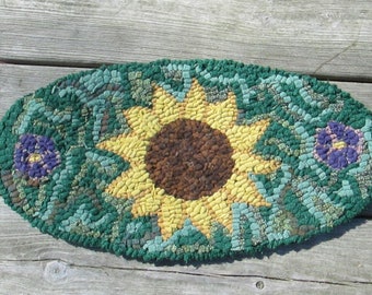 Sunflower & Posies Oval Primitive Rug Hooking Kit with #8 Cut wool strips   (not latch hook)