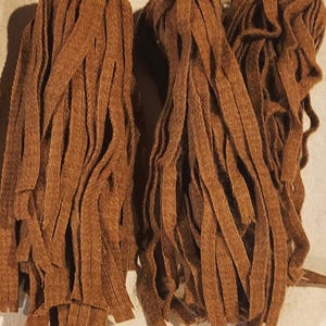 50 tiras de tela de lana afieltrada color caramelo con estampado de cuadros Glen para alfombras, para tejer con gancho o aguja perforadora, en tamaños #6 o #8.