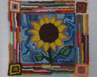 Sunflower Primitive Rug Hooking Kit with #8 Cut Wool Fabric Strips by Sharon Perry