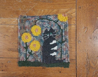 Beginner Folky Cat with Posies  Primitive Rug Hooking Kit on Cotton Monks Cloth with cut wool fabric strips