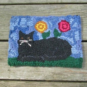 Kit de alfombras primitivas "Gato en el jardín" para principiantes con tiras de tela de lana cortadas n.° 8, de Sharon Perry