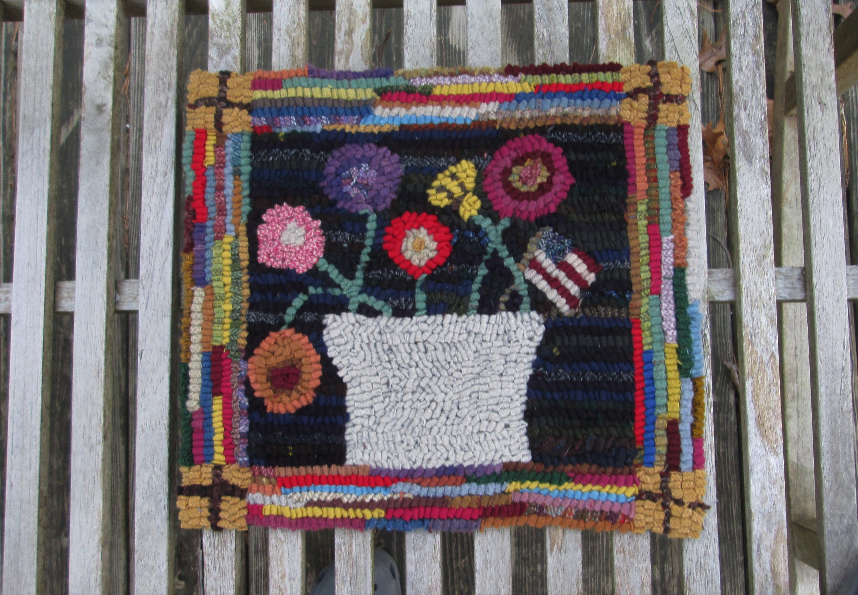Kits Jellyfish Beginner Primitive Rug Hooking Kit with Cut Wool Fabric