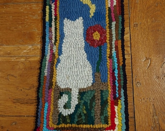 MOON STUCK CAT Primitive Rug Hooking Kit with #8  Cut Wool Fabric Strips Great for Beginners