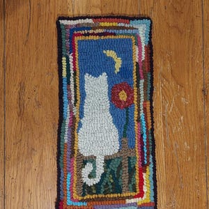 MOON STUCK CAT Primitive Rug Hooking Kit with #8  Cut Wool Fabric Strips Great for Beginners