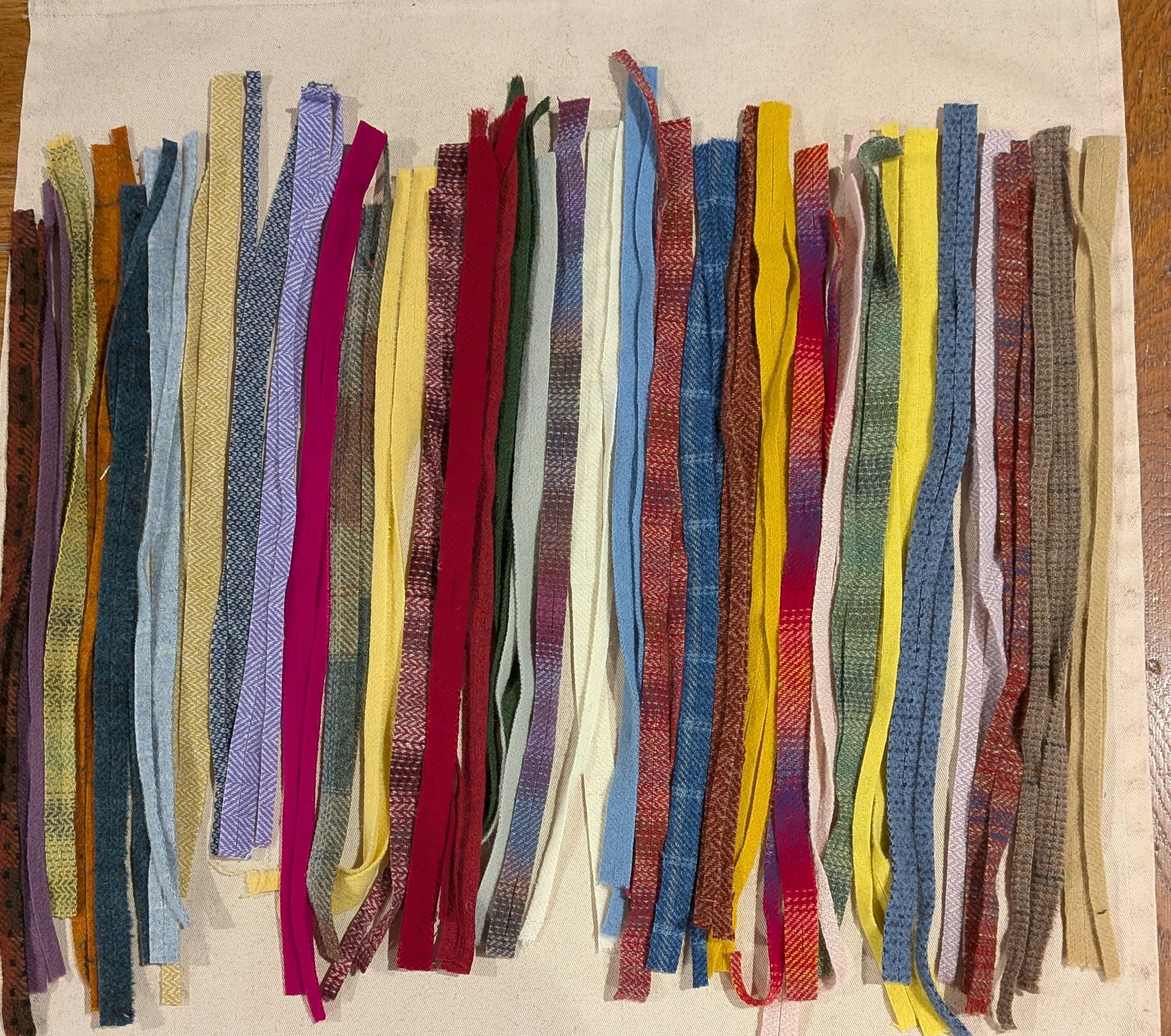 Lot De Bandes De Tissu 100% Laine - Couleurs Rose Pastel, Vert, Crème - Pour Crochet Tapis