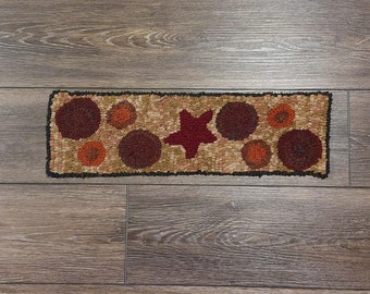 Rustic Star and Pennies Primitive Rug Hooking Kit with #8 Cut Wool Fabric Strips on monks cloth   (not latch hook)