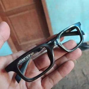 Lunettes en corne de buffle personnalisées | Monture de lunettes naturelle faite main | Cadeau de luxe unique et respectueux de l&#39;environnement »**