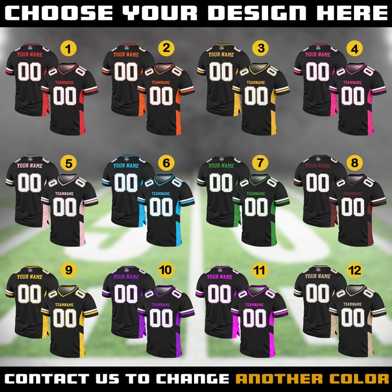 Pu&ograve; includere: Una selezione di dodici maglie da football nere con vari colori di accento, tra cui rosso, arancione, giallo, rosa, blu, verde, bordeaux e viola. Ogni maglia ha il numero bianco "00" e spazio per un nome e il nome della squadra. Il testo "CHOOSE YOUR DESIGN HERE" e "CONTACT US TO CHANGE ANOTHER COLOR" sono visibili.