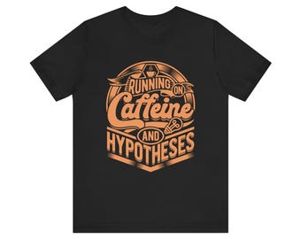 Camiseta divertida de científico: funciona con cafeína e hipótesis: camiseta con cita humorística sobre ciencia: camiseta con frase de amante de la ciencia, técnico de laboratorio