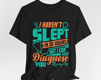 Camiseta médica divertida: 36 horas despierto pero diagnosticando: camiseta con cita humorística sobre atención médica, regalos para médicos y enfermeras, camiseta médica