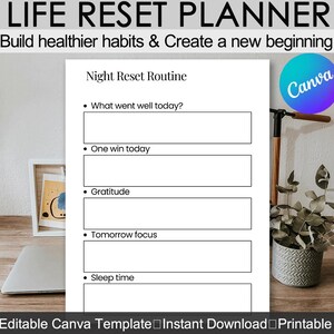 Può includere: Una pagina di pianificatore bianca con il testo "LIFE RESET PLANNER" e "Build healthier habits & Create a new beginning." La pagina include sezioni per la riflessione quotidiana, come "What went well today?" e "One win today."